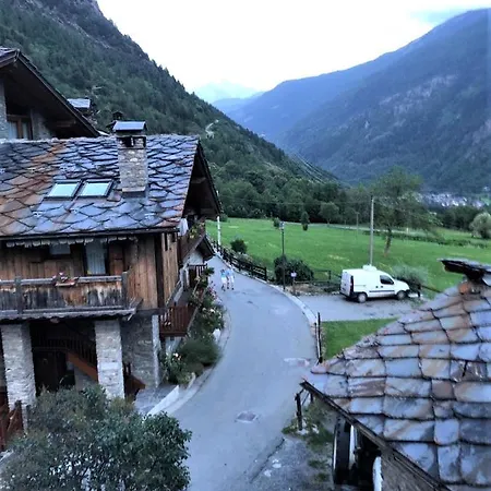 Maison Belle Vue Monte Bianco Vicino A Courmayeur Apartamento *