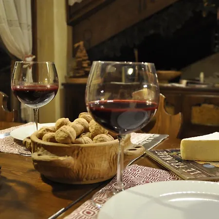 Maison Belle Vue Monte Bianco Vicino A Courmayeur Апартаменты *