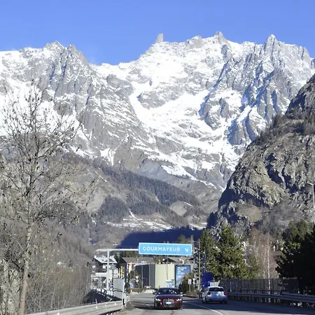 Maison Belle Vue Monte Bianco Vicino A Courmayeur דירה